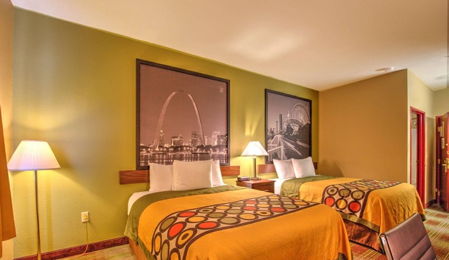 Super 8 by Wyndham Waterloo