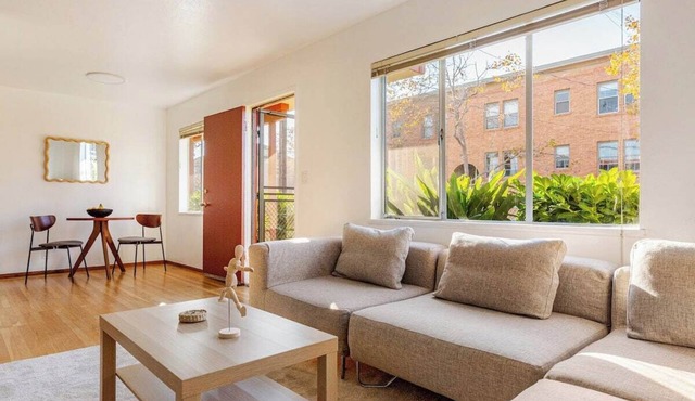 Superb 1-bedroom apartment in Oakland with in-unit washer + dryer