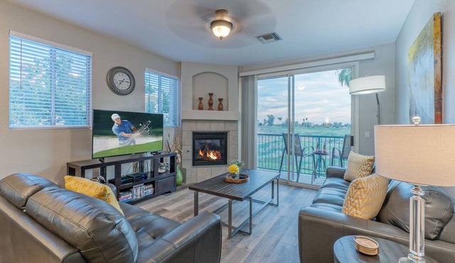Superstition Lakes Condo, A+ Golf View, Comm Htd POOL & SPA; Walk to Mall & Theater