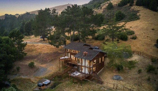 Sweeping Views, Private Deck, Outdoor Spa, Unit #2