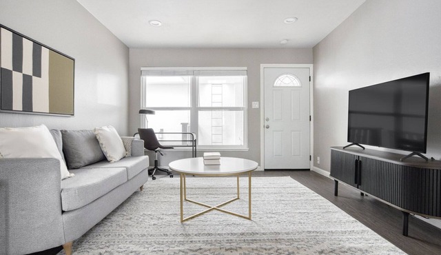 Sweet San Mateo 2BR w/Pool & W/D, easy access to 101, by Blueground