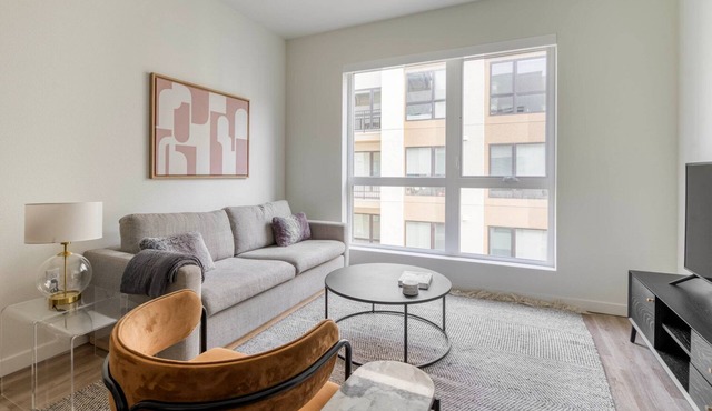 Tasteful Hayward 2BR w/Heated Pool, near Shops & Dining, by Blueground
