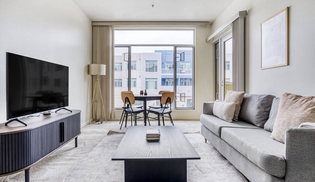 Tasteful Palo Alto 2BR w/W/D & Pool, walk to Pinterest, by Blueground
