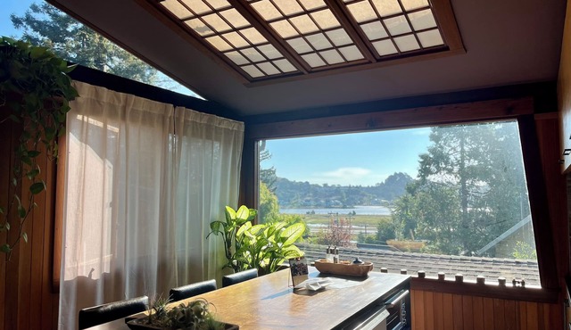 The Bathhouse: Boho Modern + Hot Tub + Water View