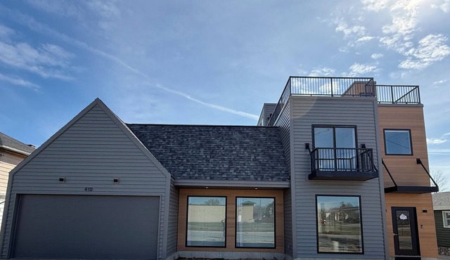 The Blue Haven House- Roof top deck overlooking the water