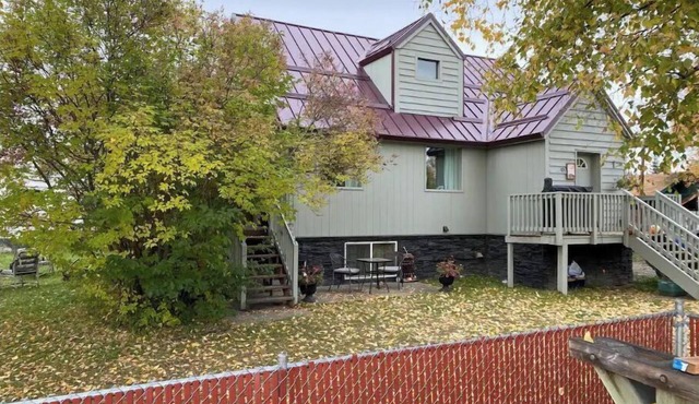 The Farmhouse - Clean, comfortable, and affordable!