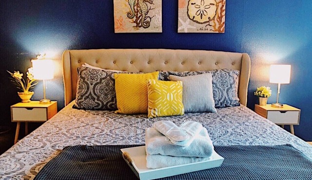 The Lakeside Getaway - newly renovated condo on Lake Conroe