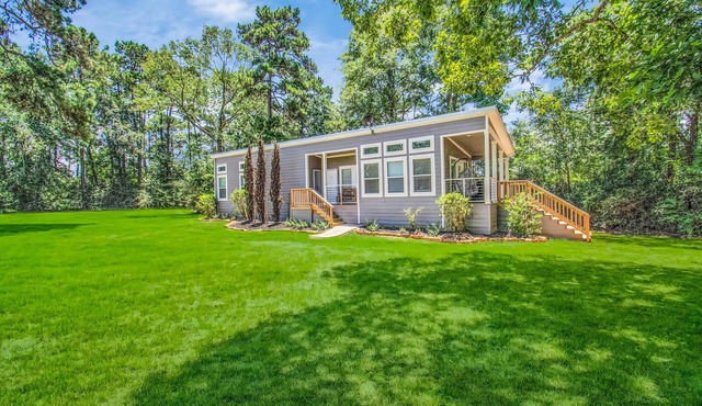 The Lantana Tiny Home ~ Cottage in the Woods ~ NEW HOT TUB & DOGGY PLAY YARD