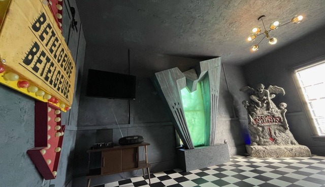 The Moonlight Manor - a themed hideaway!