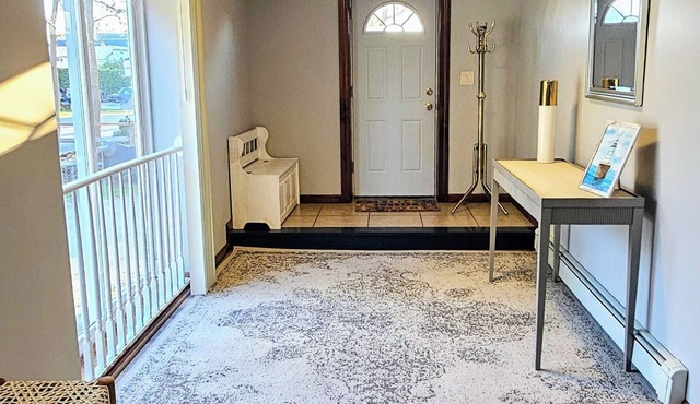 The off Main beach retreat! a spacious and cozy 6 bedroom home.