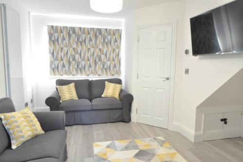 The Osprey - Comfortable 3-Bedroom Stay for Business or Leisure in Castle Gresley