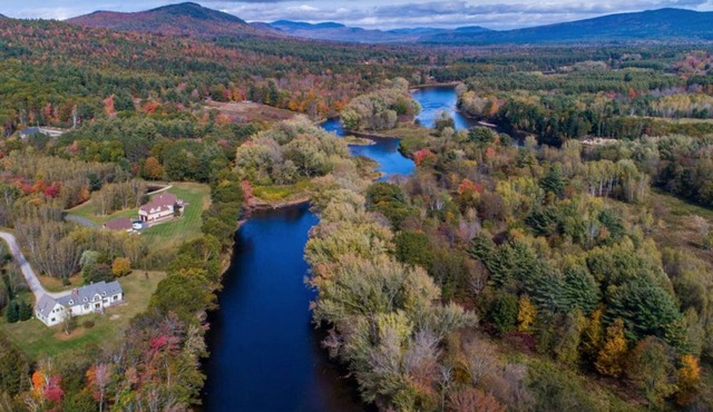 The Paddle House: Riverfront, Kayak, Game Room, HotTub, Yard Games! Pet Freindly