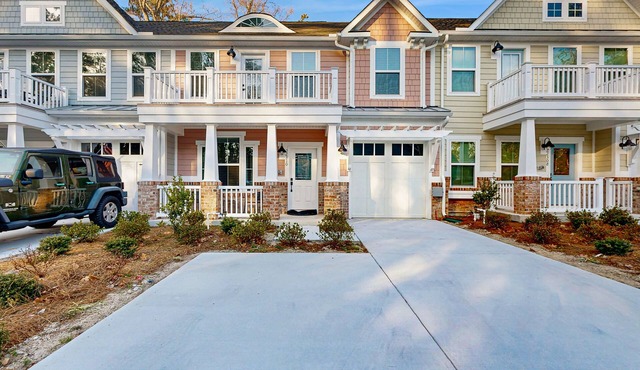 The Peninsula house w/indoor/outdoor pools, on-site golf & tennis/pickleball
