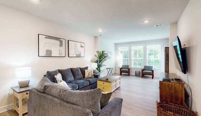 The Peninsula spacious home w/community pool, hot tub, tennis courts