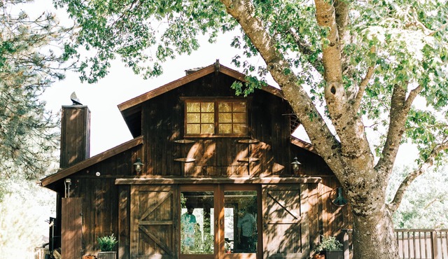 The Rustic Barn at Sacred Mountain: Vintage Barn, Stargazing, Spa, Volcan Mtn. in Julian