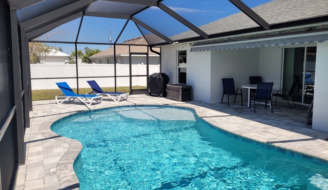 The Summer Hideout - Spacious house, heated pool, grill, beach gear