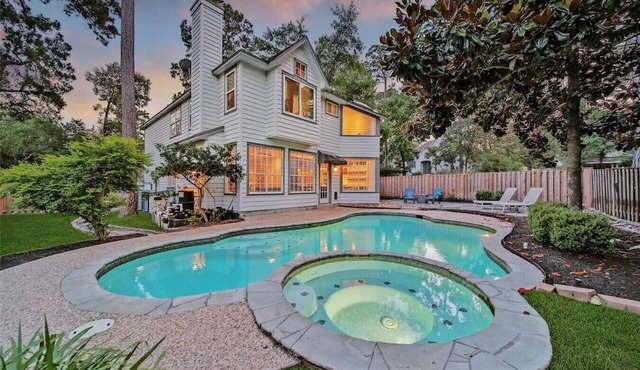 The Woodlands Gem | Heated Pool+Spa | EV Charging | Baby Crib