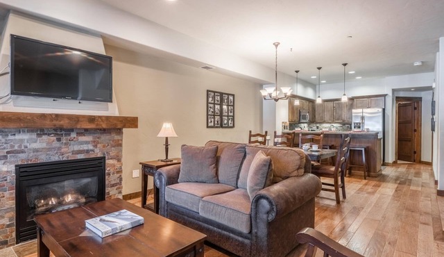 Three-Level Townhome with Golf Course Views!