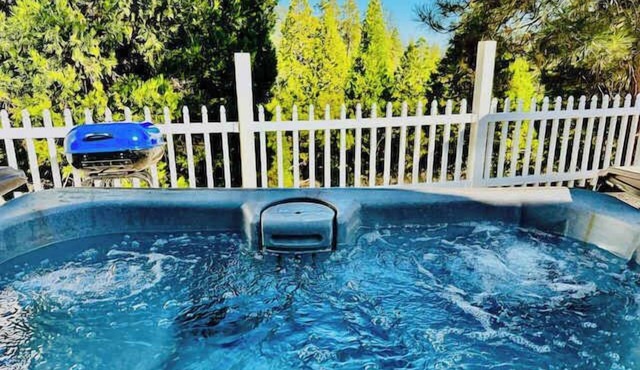 Timberview Suite-Hot Tub-Forest Views-Sleeps 2 in North Fork