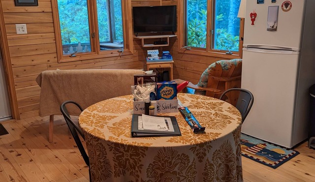 Tiny cabin BIG CHARM/Military discount/Fire pit/Beach/No pet fee