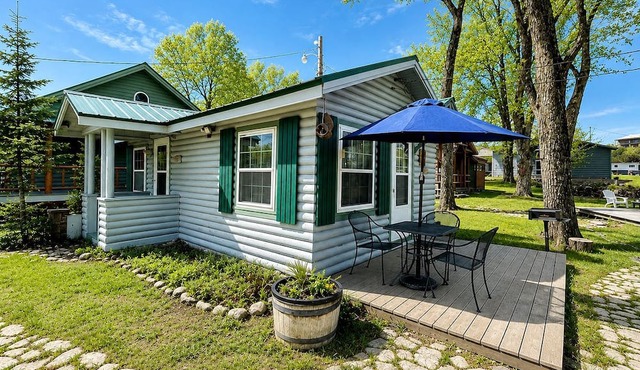 Tiny Cabin Perfect an Individual Escape with BBQ in Riverside, Wyoming in Riverside