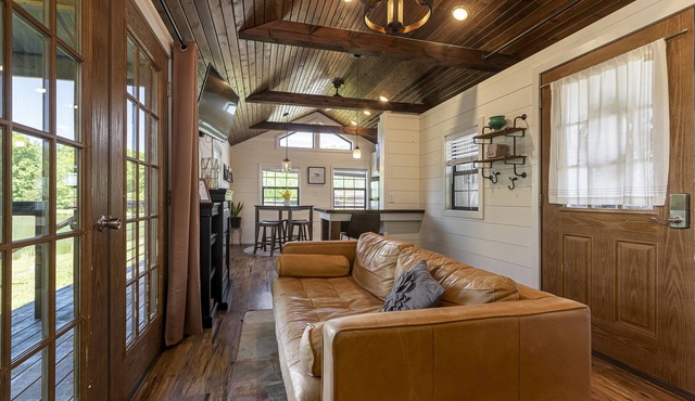 Tiny Cabin, Private Pond, Firepit in Marion