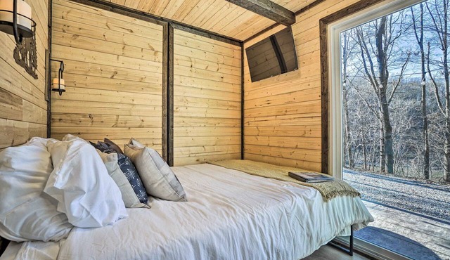 Tiny Home w/Hot Tub & Mini Highland Cows!