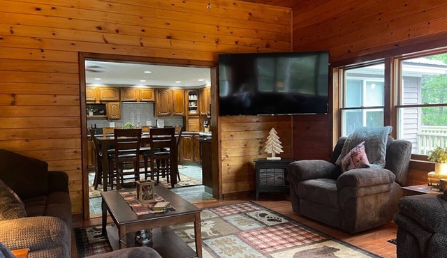 Trails End Lodge-Welcome to our Neck of the Woods!