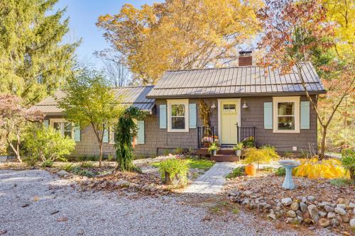 Trails, Wine & Events! Cuyahoga Falls Retreat