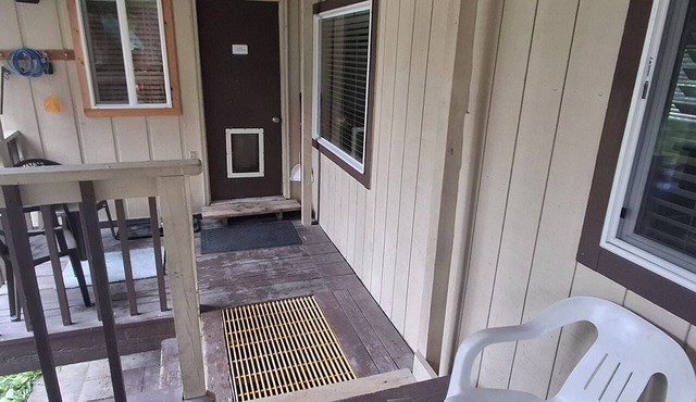 Tranquil, comfortable and super clean 4-bedroom mobile home in peaceful Valdez