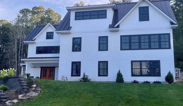 Tranquil lakeside and trailside 5-bedroom house in Lee with gourmet kitchen.