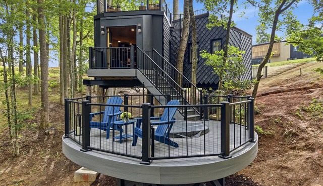 Treehouse Luxury at Swallow's Nest | Hot Tub + Fire Pit | Ultimate Getaway in Banner Elk