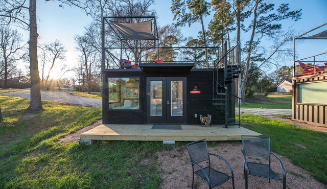 Trifecta is 2 mins to Lake Conroe! Heated Pool, Stocked Ponds, Cute Pygmy Goats
