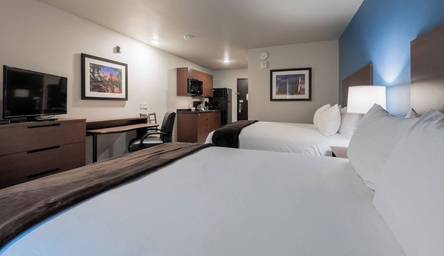 Triple Queen Delight – Three Stays Near Trails, Harbor & Scenic Spots