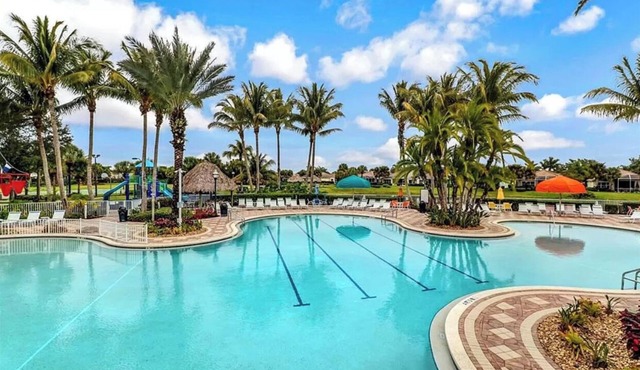 Tropical gated community lake front house Sandoval Cape Coral Pet Friendly.