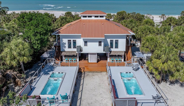 TURTLE & PIPER SHORES–Double Your Pleasure–6 BR BEACHFRONT - POOL, 2 GOLF CARTS