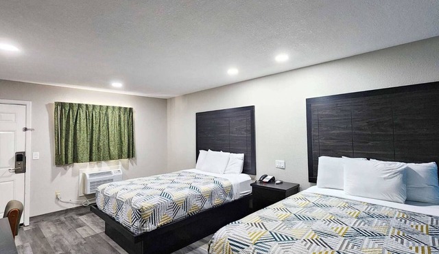 Two Queen Beds Non Smoking Room at Scottish Inns and Suites!