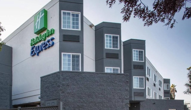 Two Super Bowl Queen Beds at Holiday Inn Express Mountain View South Palo Alto!