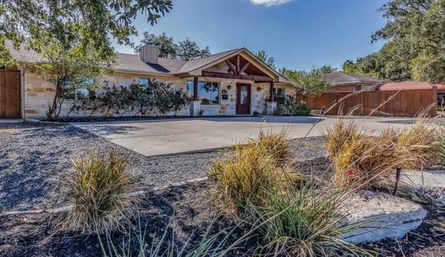 Ultimate Game Day Setup-Pool/Hot Tub-Outdoor Entertainment Area-Sleeps 14