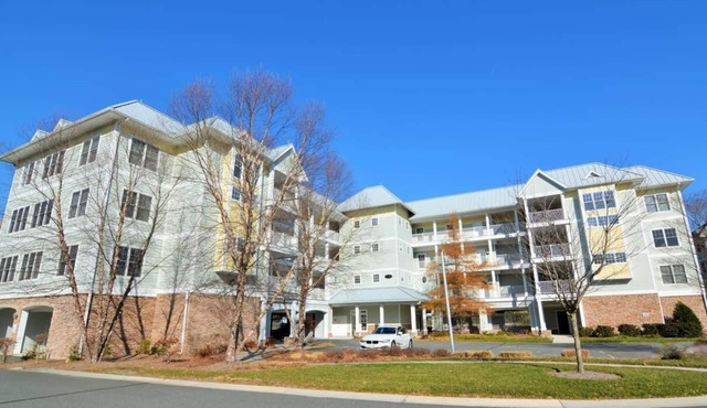 Unit 4305 - Lovely third floor condo in the Peninsula