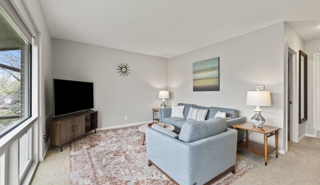 Updated flat with parking and laundry in an exceptional location