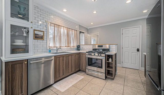 Updated Modern & Spacious 2 bed Apartment Near Everything! in Jackson