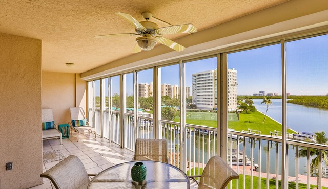 Updated Vanderbilt Beach Condo with Great Views. in Naples