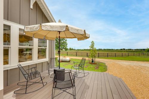 Upscale Home on 120 Acres: Near Wedding Venues!
