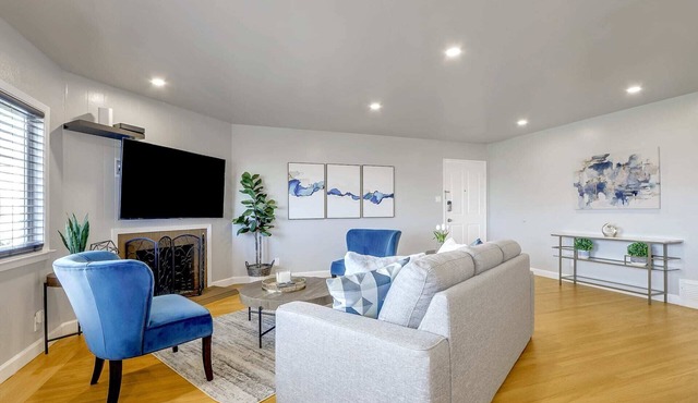 Upscale stylish entire 4B2B house with amazing views