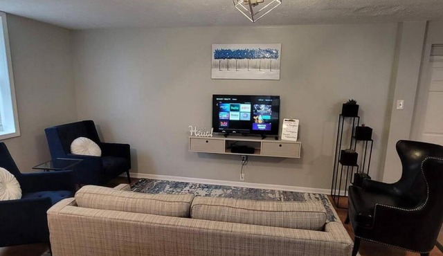 Urban Bungalow - Family Downtown Retreat