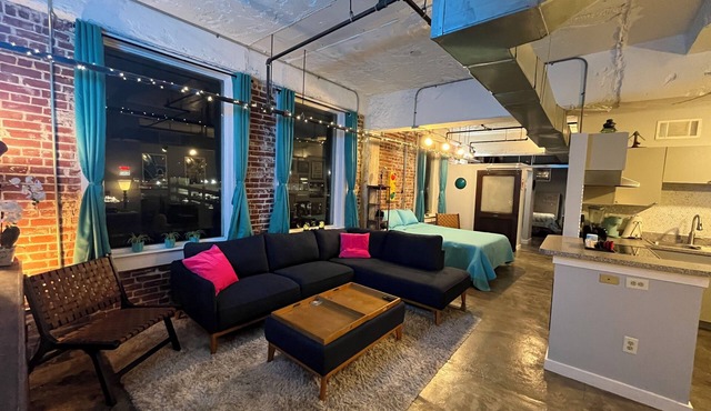 Urban Forge Loft! Walk to Beale St, Fed Ex Forum, The Peabody, etc. Free parking