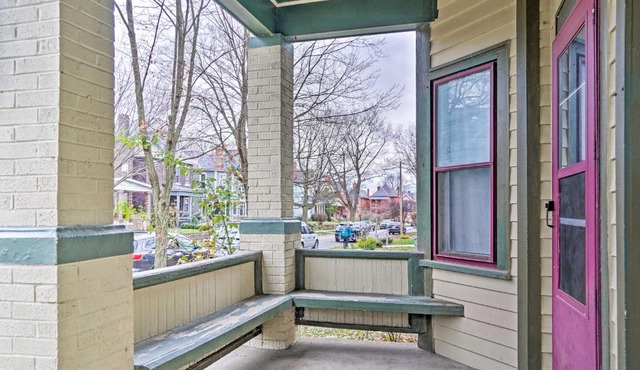 Victorian Apt, 1 half Mi to Baseball Stadium!
