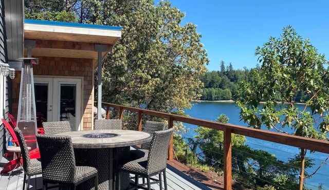 View Waterfront Beach Cabin on the South Puget Sound, Hot Tub, AC, Pet Friendly in Grapeview