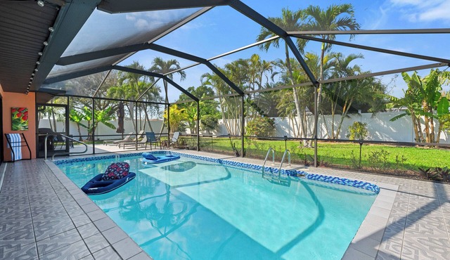 Villa Beachy Breeze - Heated Pool Home in Cape Coral - fence!